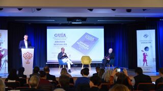 Osoro durante la presentación  de la Guía