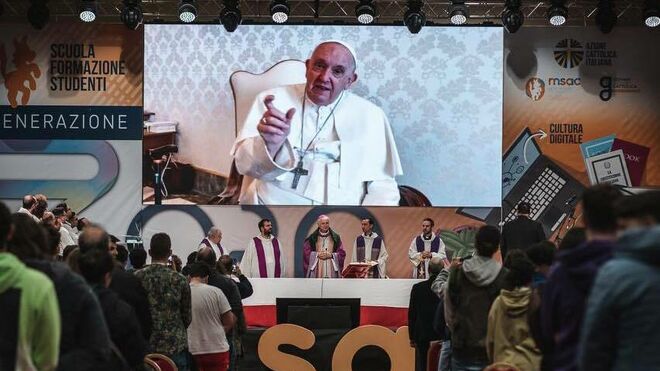 Proyección del video con el mensaje el Papa a los jóvenes de la AC italiana