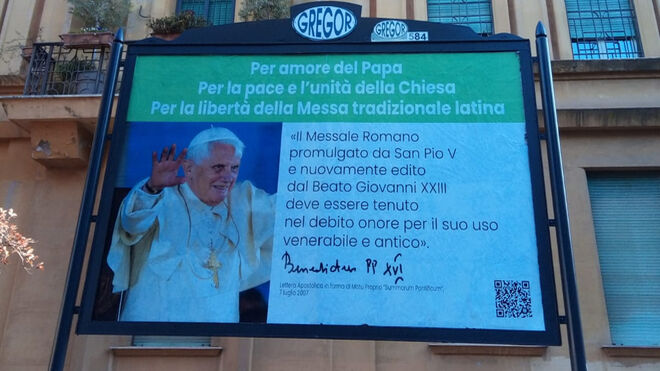 Campaña de carteles contra el Papa en los alrededores del Vaticano