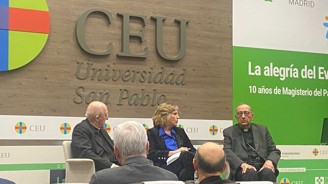 Osoro, Omella y Cristina López, en el CEU