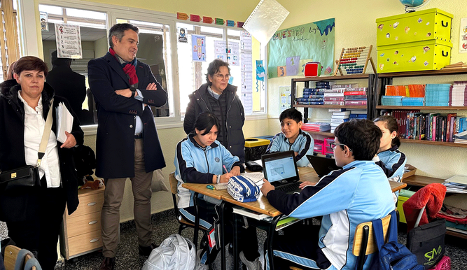 Jorge de la Peña con sor Concepción, directora del centro