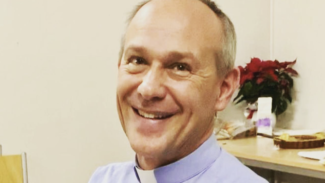 El sacerdote Olivier Bagnoud