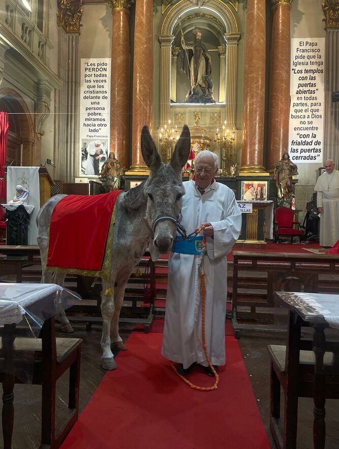 El padre Ángel y la burra
