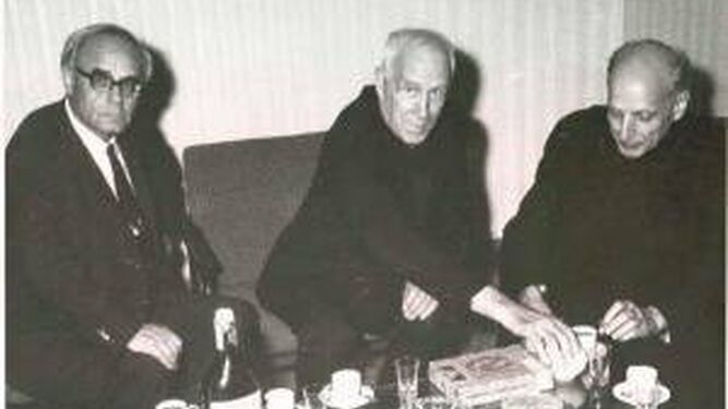 De izquierda a derecha, Rahner, De Lubac y Arrupe