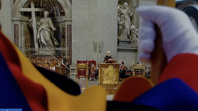 Cantalamessa, durante su predicación
