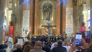 El Cristo de los Niños, con los Bomberos, el padre Ángel y el cardenal Osoro