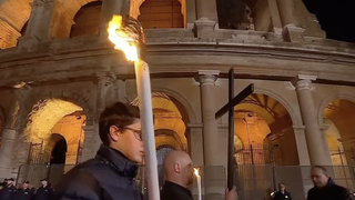 Vía Crucis en el Coliseo