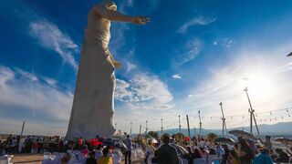Se inaugura la escultura más grande de América Latina: El Cristo de la Paz
