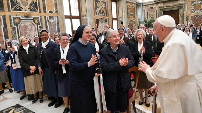 Francisco, con las religiosas italianas