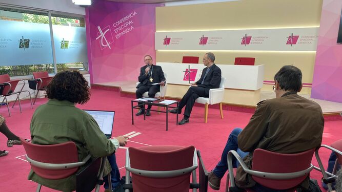 Abilio Martínez Varea, durante el briefing