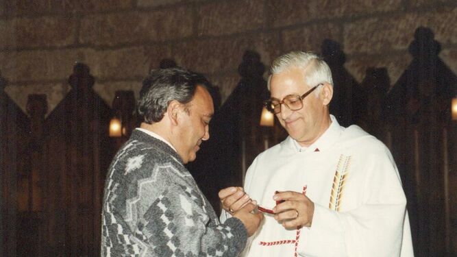 Silva, con el padre Ángel