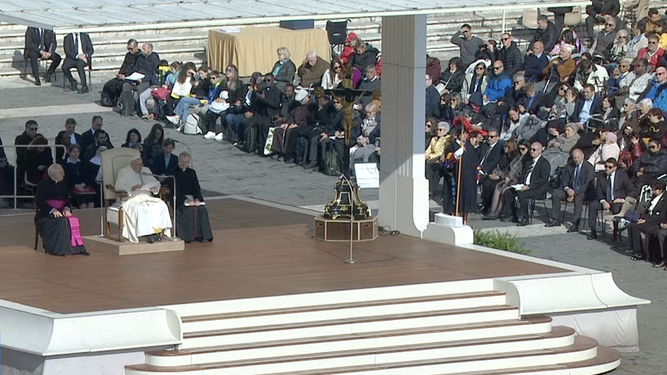 El Papa, durante la catequesis