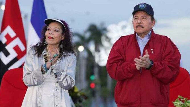 Daniel Ortega y su esposa, Rosario Murillo