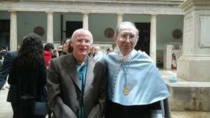 Josep Massot, con el autor del artículo en la Universitat de València