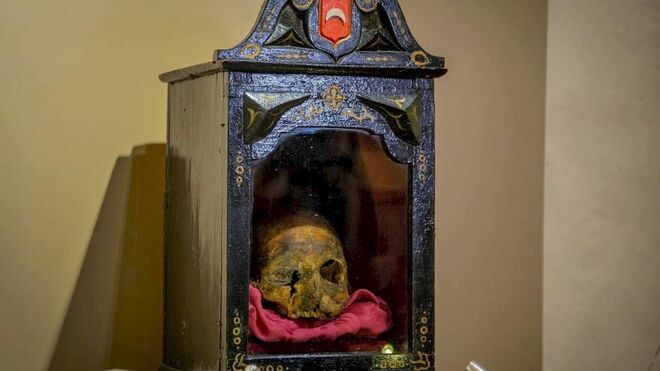 Hornacina con el cráneo del Papa Luna