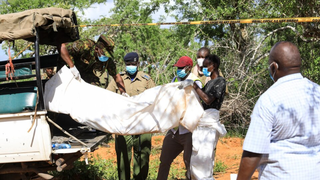 Exhumación de cadáveres en el bosque de Shakahola