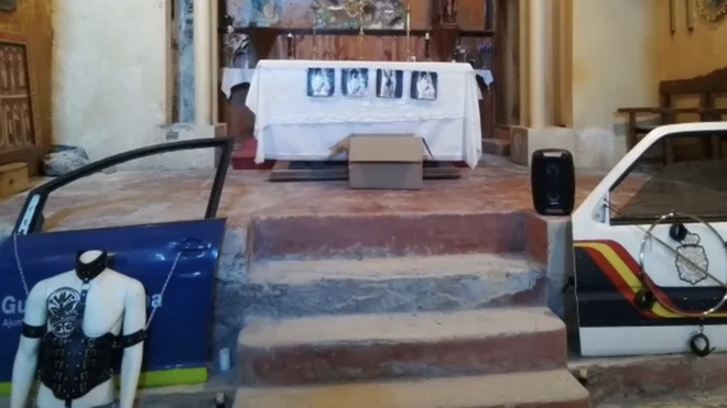 Las piezas expuestas ilegalmente en la iglesia