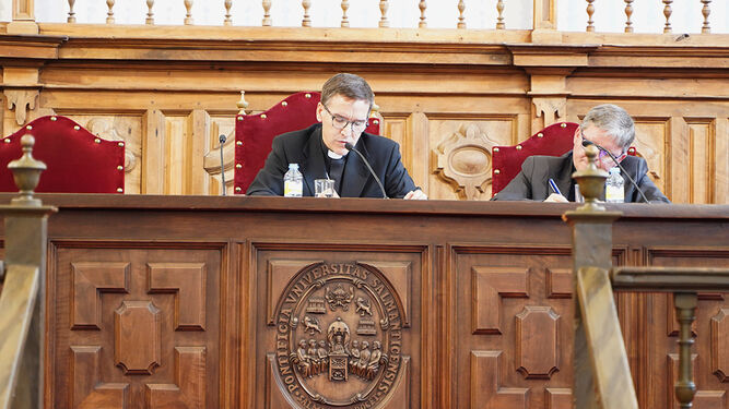 Arzobispo secretario Congregación del Clero, Mons. Andrés Gabriel Ferrada