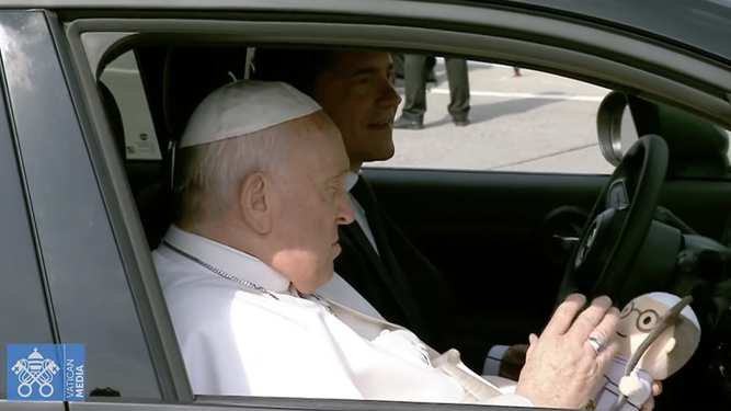 El Papa, con un osito