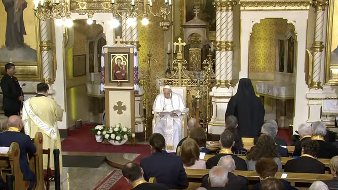 El Papa, en la iglesia greco-latina de Budapest