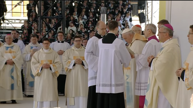El Papa, al comienzo de la misa