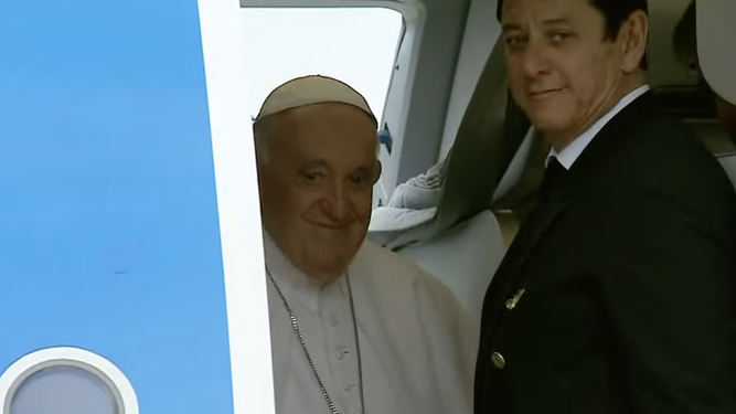 El Papa se despide desde el avión
