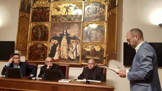 Monseñor Benavent (centro), durante el acto académico