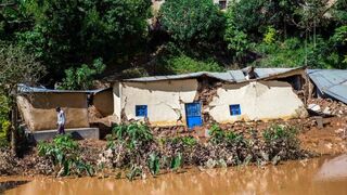 Siguen las labores de rescate tras las inundaciones en Ruanda