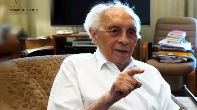 El obispo auxiliar Helmut Krätzl