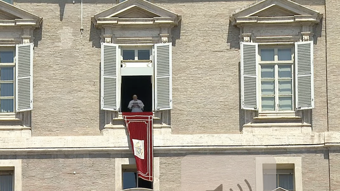 Francisco, en el balcón del Palacio Apostólico