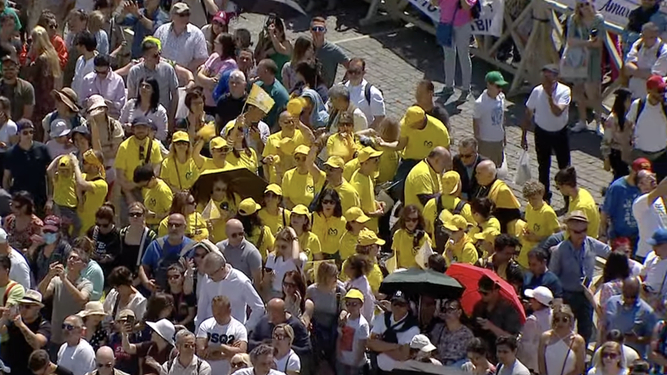 Un grupo de peregrinos en la plaza de San Pedro