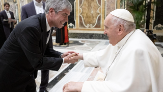 El Papa saluda a Rodolfo Gallo