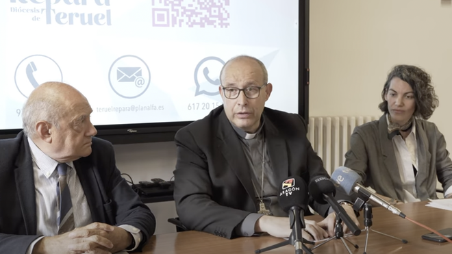 José Antonio Satué, con Miguel García-Baró y Lidia Troya en la presentación de “Repara-Diócesis de Teruel”