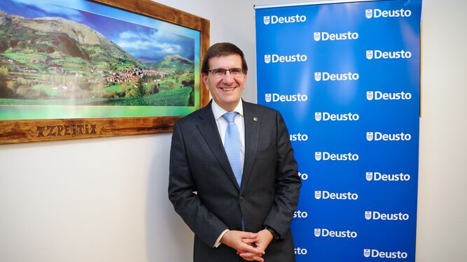 El nuevo rector de Deusto, Juan José Etxebarría