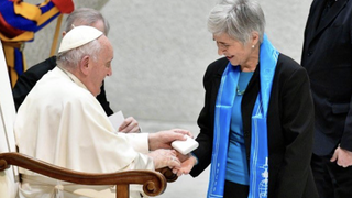 La fraternidad humana se conjuga en femenino