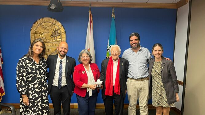El Padre Ángel, durante su viaje a Miami en mayo de 2023