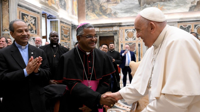 El Papa saluda a los monfortianos