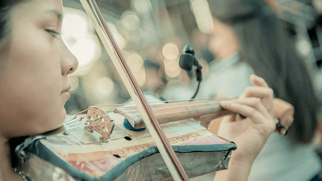 Violín reciclado