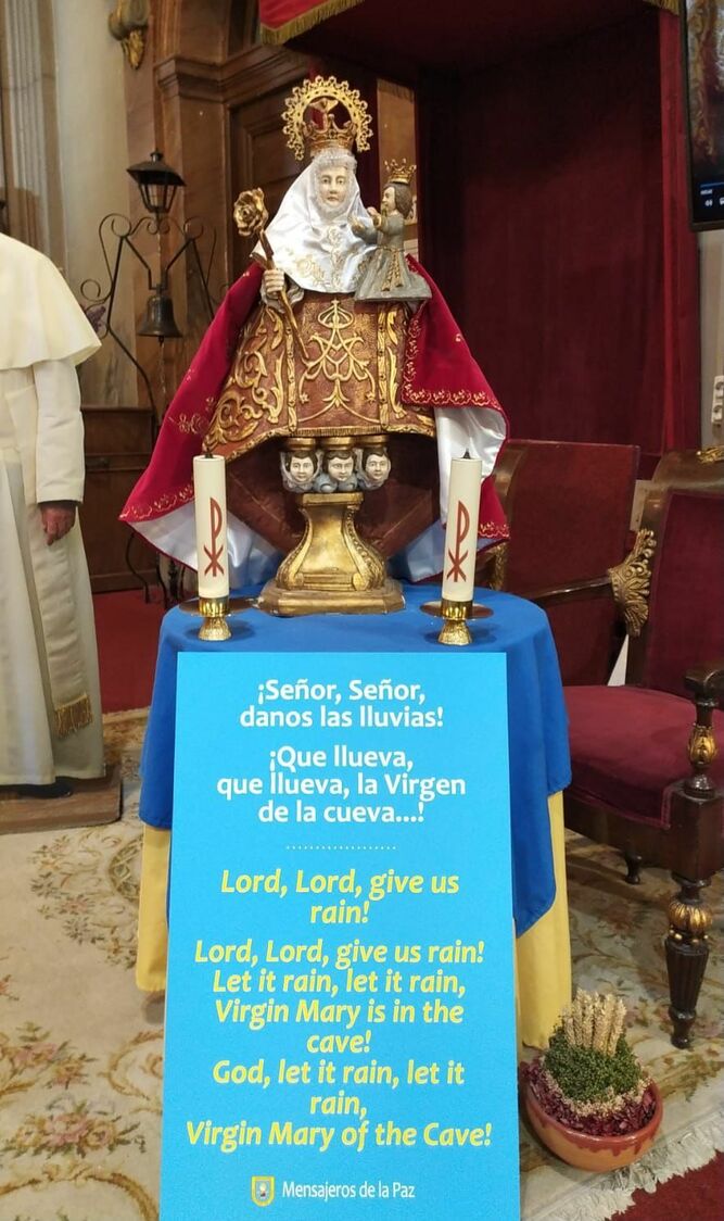 La Santina y la lluvia, en San Antón