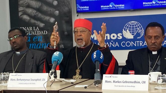 Cardenal Souraphiel, durante su visita a la sede de Manos Unidas en Madrid