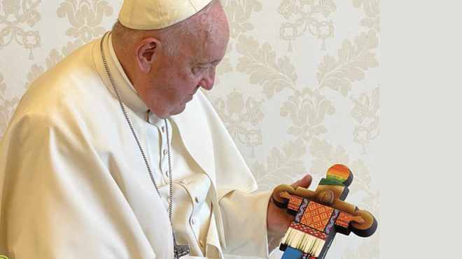 El Papa y la cruz de la Clar