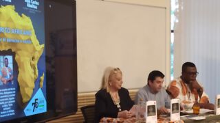 Cyprien Melibi presentó su libro y expuso su tesis para el futuro de África