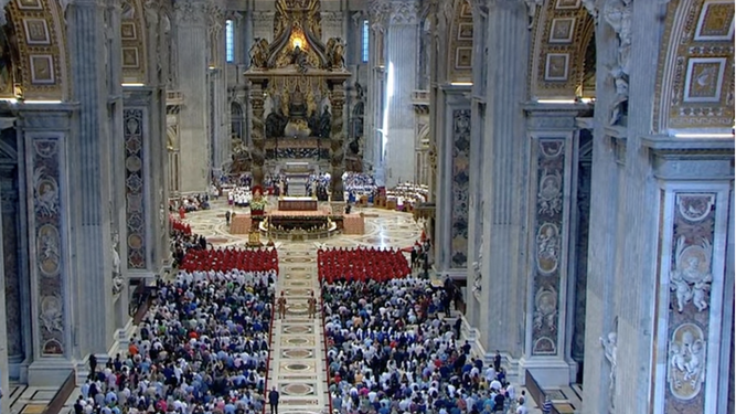 Basílica de San Pedro en la misa de Pentecostés