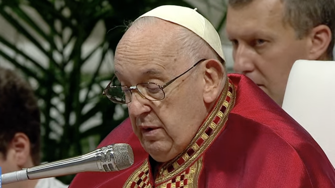 Francisco lee la homilía de Pentecostés