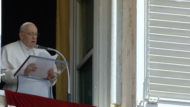 El Papa, durante el Regina Coeli