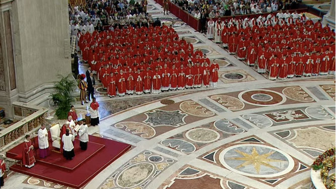 Vista de la basílica de San Pedro en la misa de Pentecostés