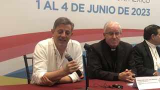 Álvaro Martínez y el arzobispo José Angel Saiz Meneses