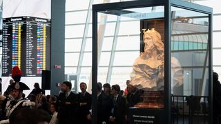 En México prohíben los Nacimientos; en Italia, exponen a Cristo Salvador