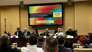 El encuentro "Proteger la salud y la seguridad en el trabajo para mejorar la dignidad humana".