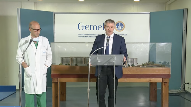 Sergio Alfieri, y Matteo Bruni, en el Gemelli